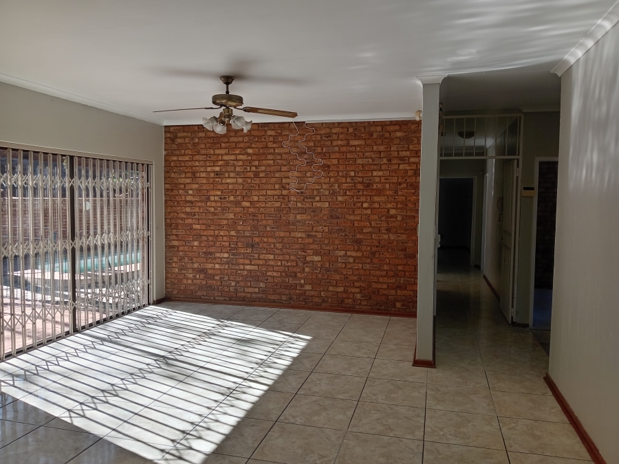 3 Bedroom Property for Sale in Bassonia Gauteng