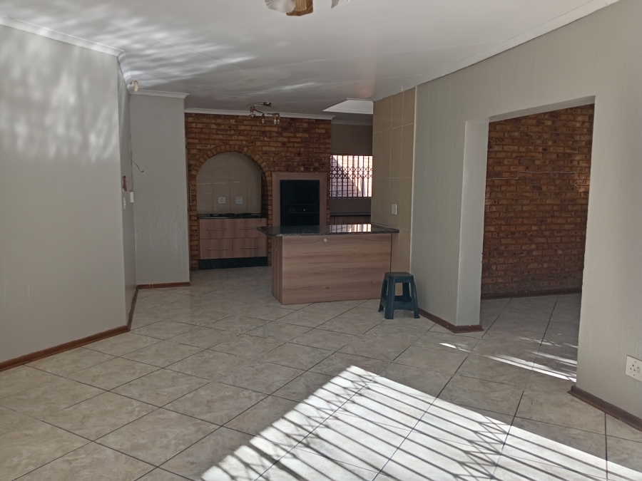3 Bedroom Property for Sale in Bassonia Gauteng