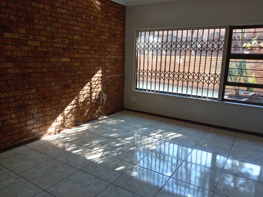 3 Bedroom Property for Sale in Bassonia Gauteng
