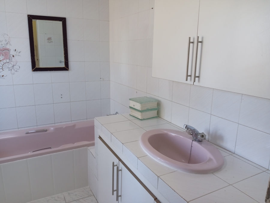 3 Bedroom Property for Sale in Bassonia Gauteng