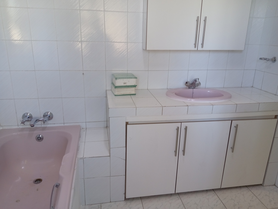 3 Bedroom Property for Sale in Bassonia Gauteng