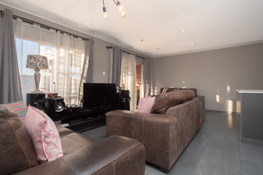 2 Bedroom Property for Sale in Randhart Gauteng