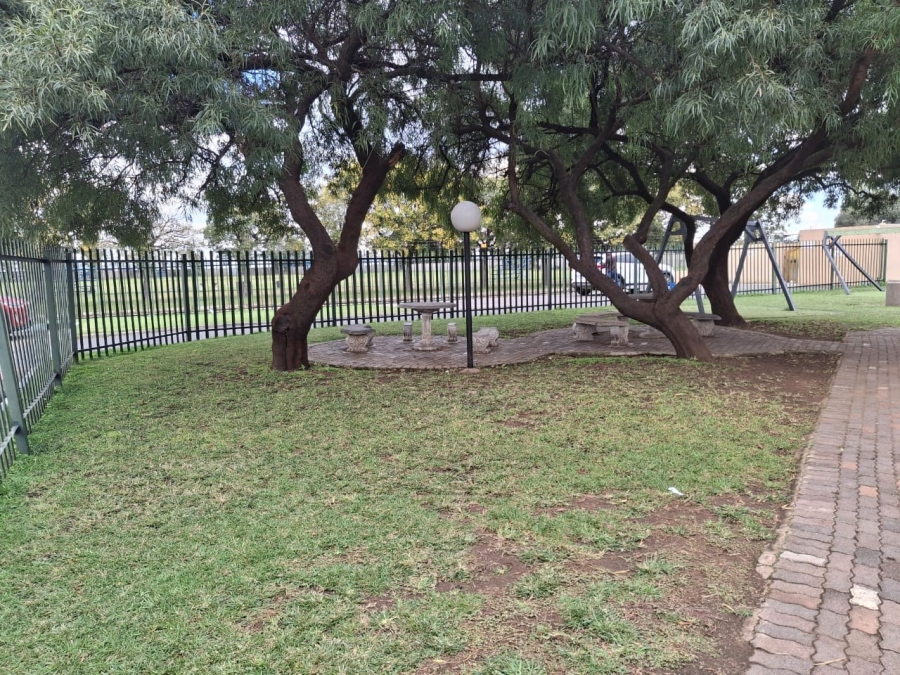To Let 1 Bedroom Property for Rent in Parkdene Gauteng