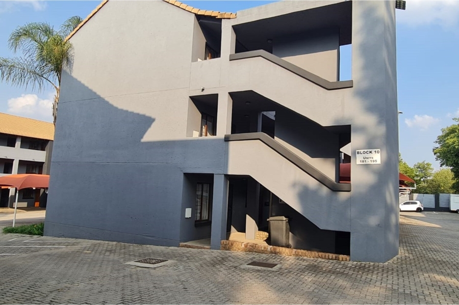 To Let 2 Bedroom Property for Rent in Erand Gardens Gauteng