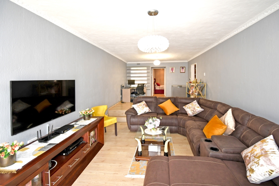 4 Bedroom Property for Sale in Corlett Gardens Gauteng
