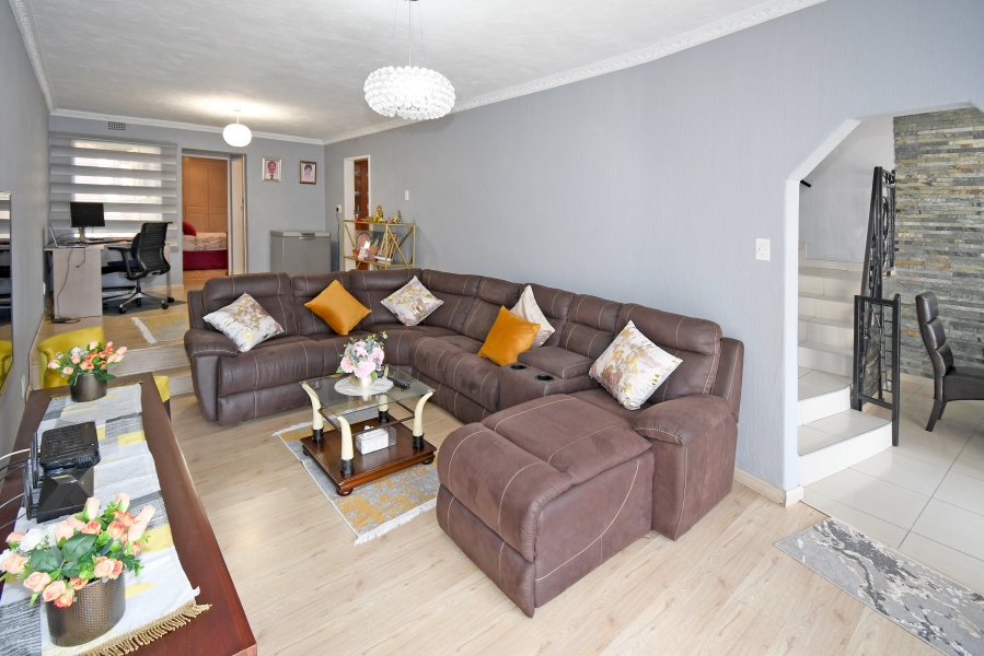 4 Bedroom Property for Sale in Corlett Gardens Gauteng