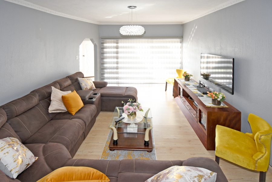 4 Bedroom Property for Sale in Corlett Gardens Gauteng