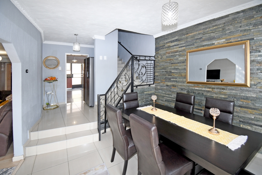 4 Bedroom Property for Sale in Corlett Gardens Gauteng