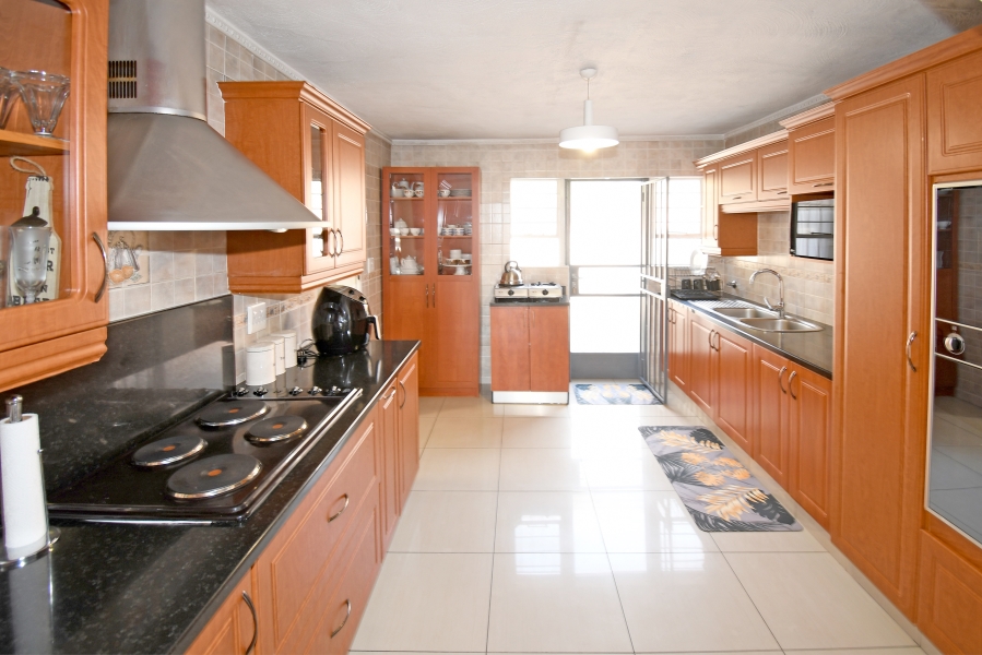 4 Bedroom Property for Sale in Corlett Gardens Gauteng