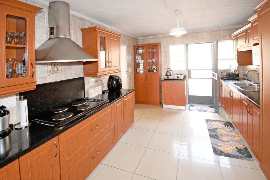 4 Bedroom Property for Sale in Corlett Gardens Gauteng