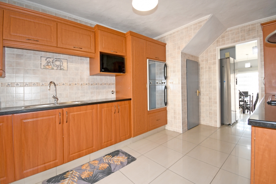 4 Bedroom Property for Sale in Corlett Gardens Gauteng
