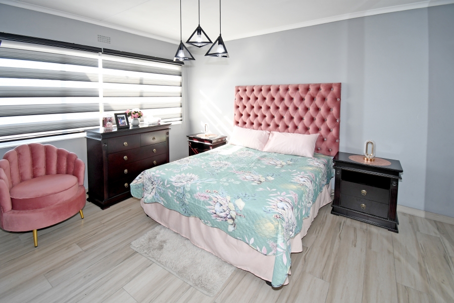 4 Bedroom Property for Sale in Corlett Gardens Gauteng