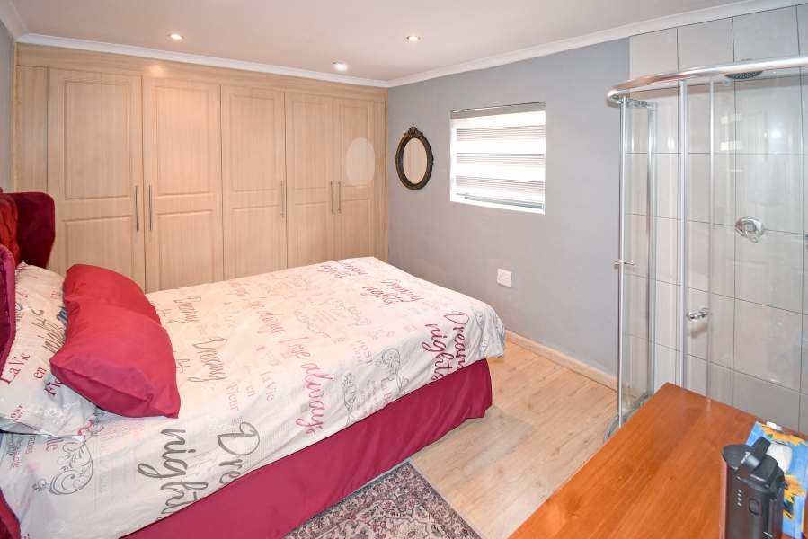 4 Bedroom Property for Sale in Corlett Gardens Gauteng