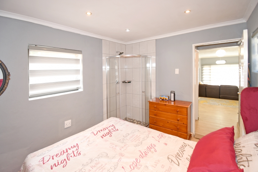 4 Bedroom Property for Sale in Corlett Gardens Gauteng