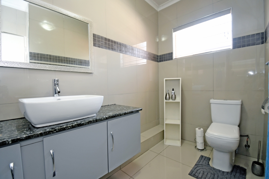 4 Bedroom Property for Sale in Corlett Gardens Gauteng