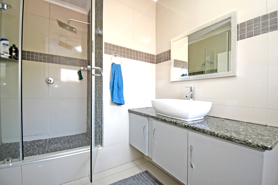 4 Bedroom Property for Sale in Corlett Gardens Gauteng
