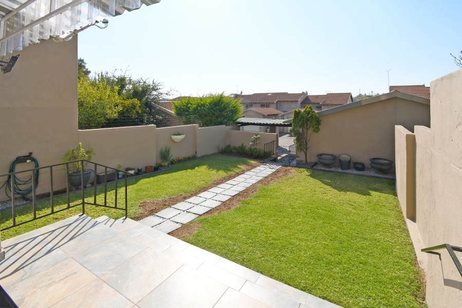 4 Bedroom Property for Sale in Corlett Gardens Gauteng