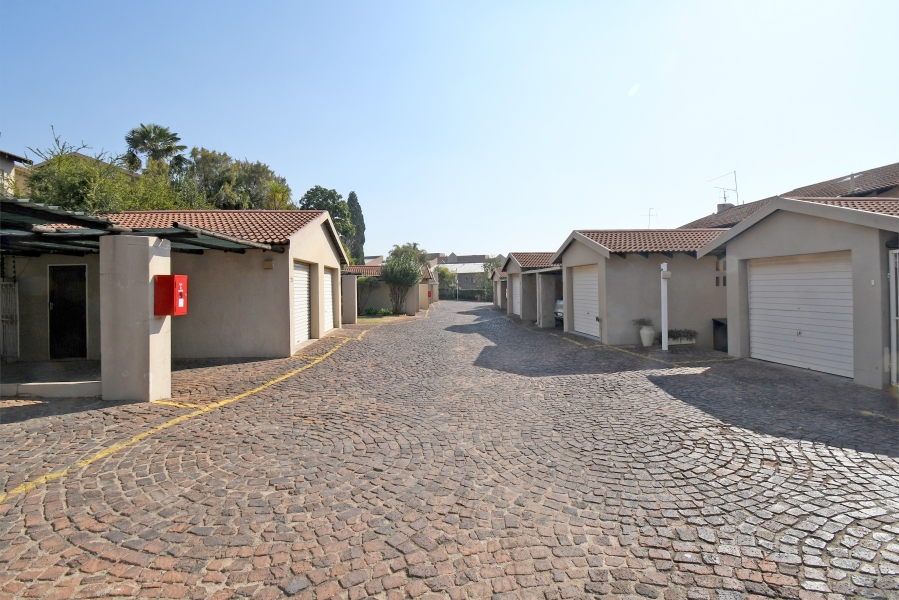 4 Bedroom Property for Sale in Corlett Gardens Gauteng