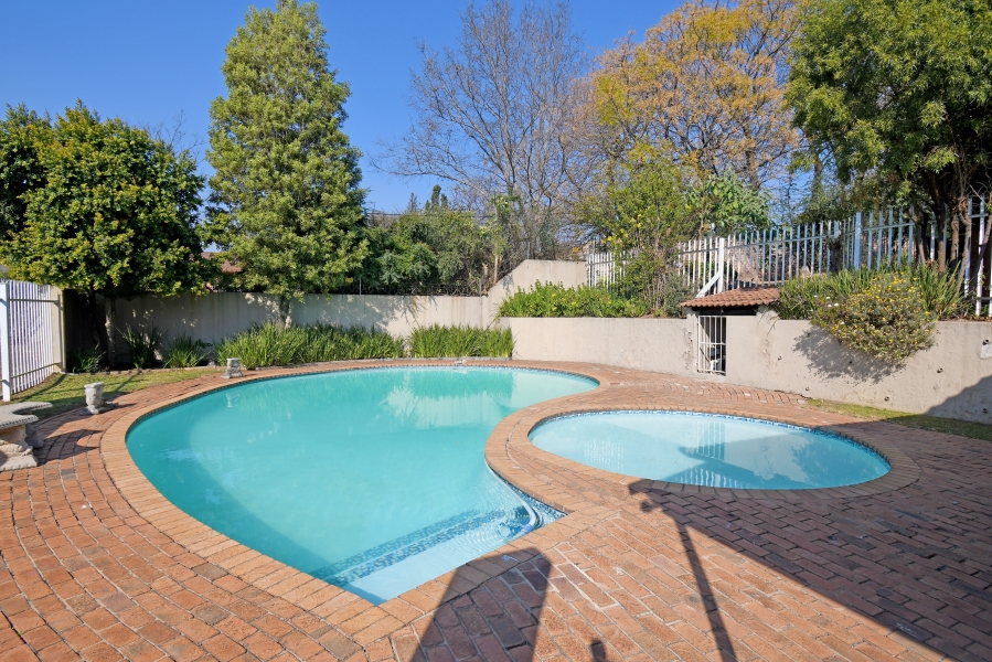 4 Bedroom Property for Sale in Corlett Gardens Gauteng