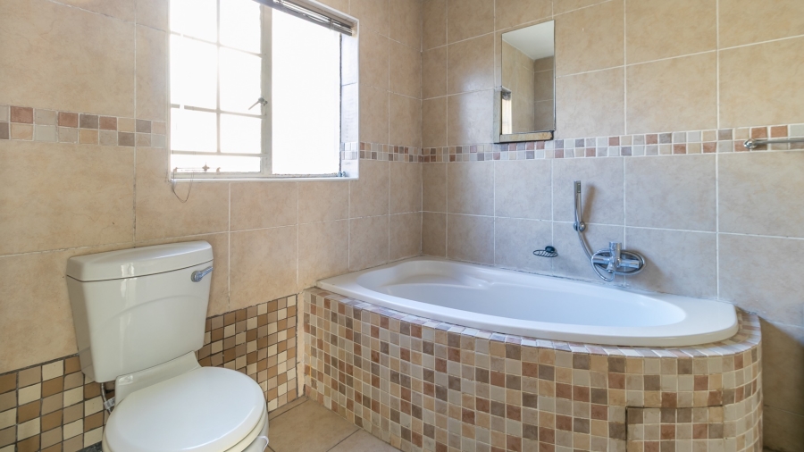 1 Bedroom Property for Sale in Buccleuch Gauteng