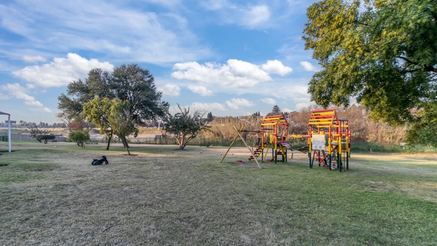 1 Bedroom Property for Sale in Buccleuch Gauteng