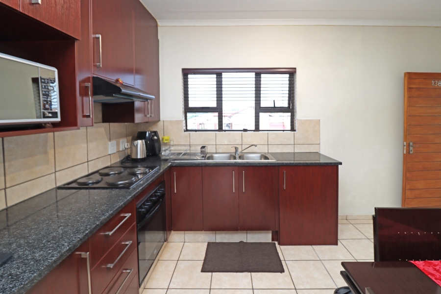 To Let 3 Bedroom Property for Rent in Barbeque Downs Gauteng