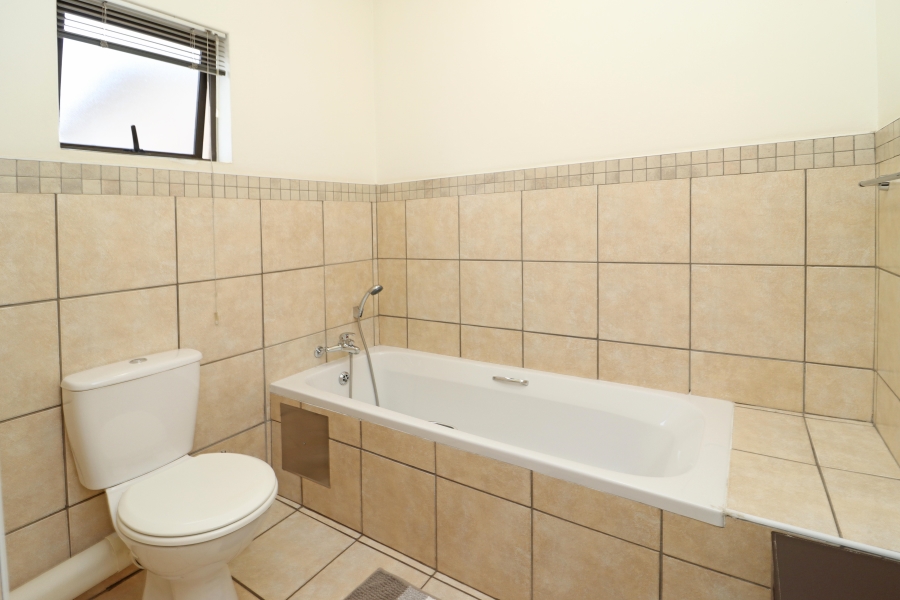 To Let 3 Bedroom Property for Rent in Barbeque Downs Gauteng