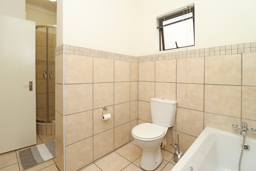To Let 3 Bedroom Property for Rent in Barbeque Downs Gauteng