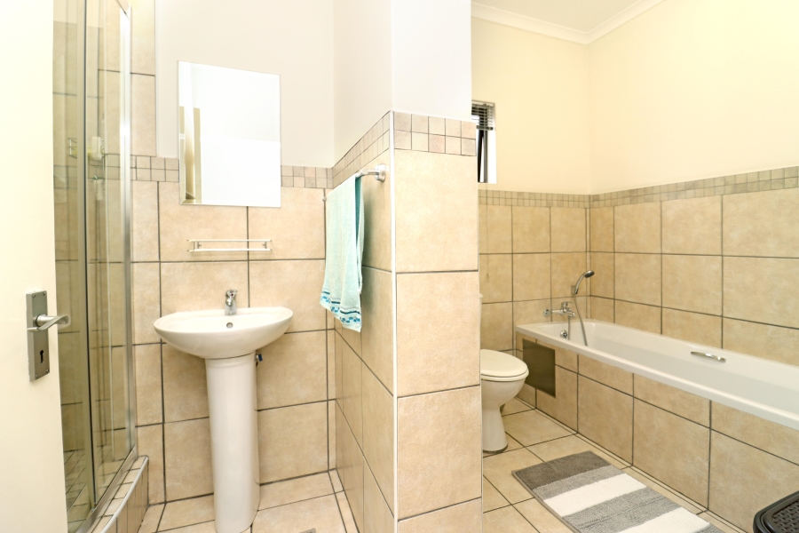 To Let 3 Bedroom Property for Rent in Barbeque Downs Gauteng
