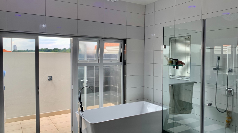 To Let 4 Bedroom Property for Rent in Hyde Park Gauteng