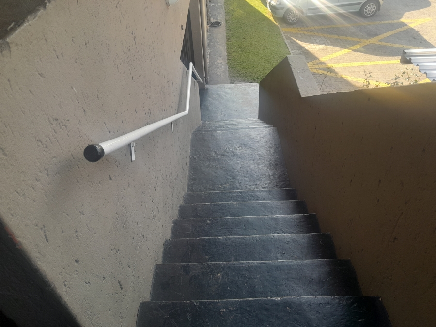 To Let 2 Bedroom Property for Rent in Verwoerdpark Gauteng