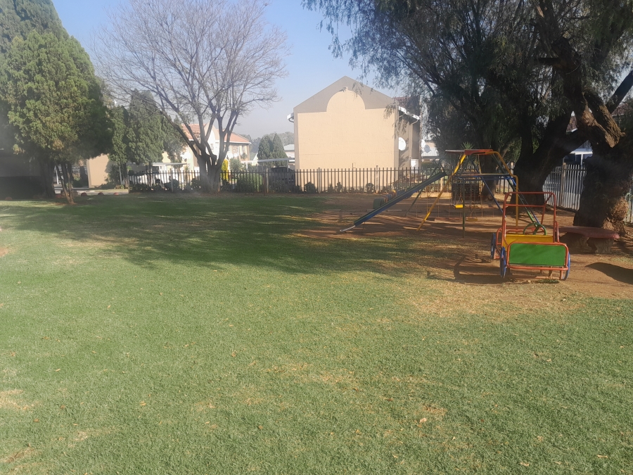 To Let 2 Bedroom Property for Rent in Verwoerdpark Gauteng