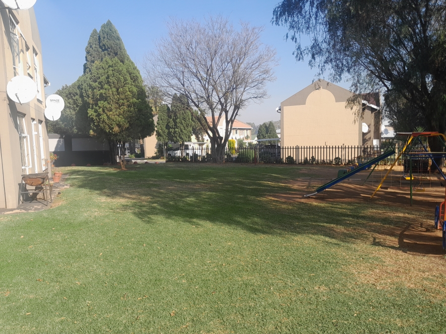 To Let 2 Bedroom Property for Rent in Verwoerdpark Gauteng