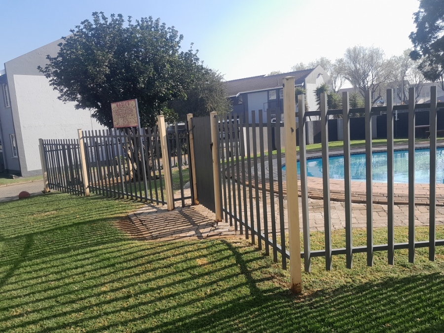 To Let 2 Bedroom Property for Rent in Verwoerdpark Gauteng