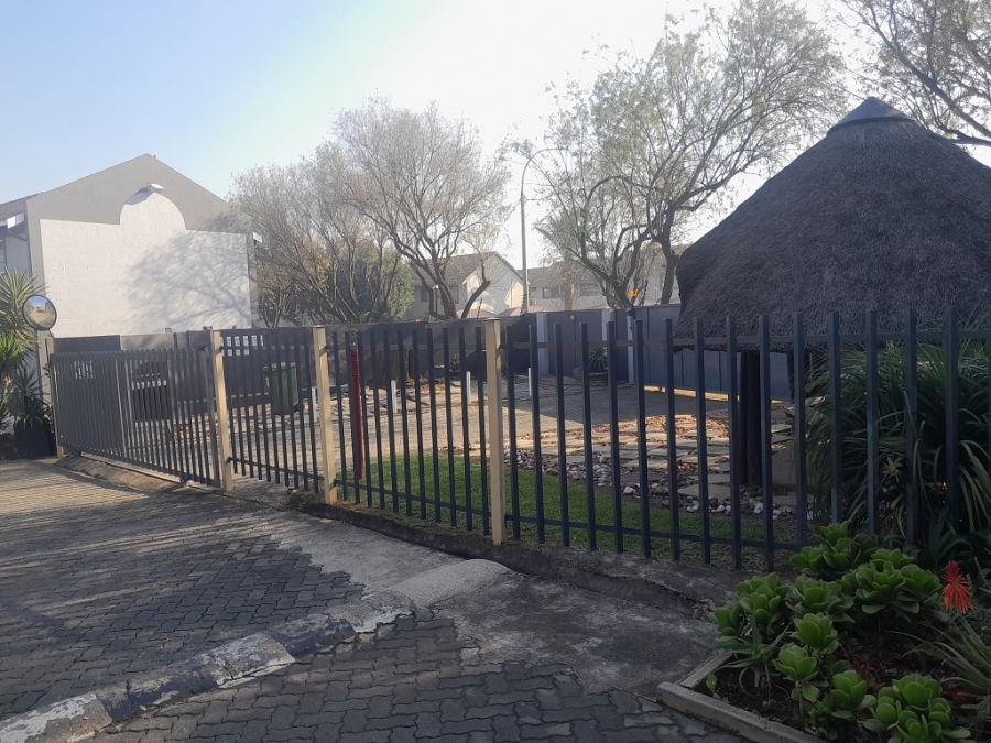 To Let 2 Bedroom Property for Rent in Verwoerdpark Gauteng