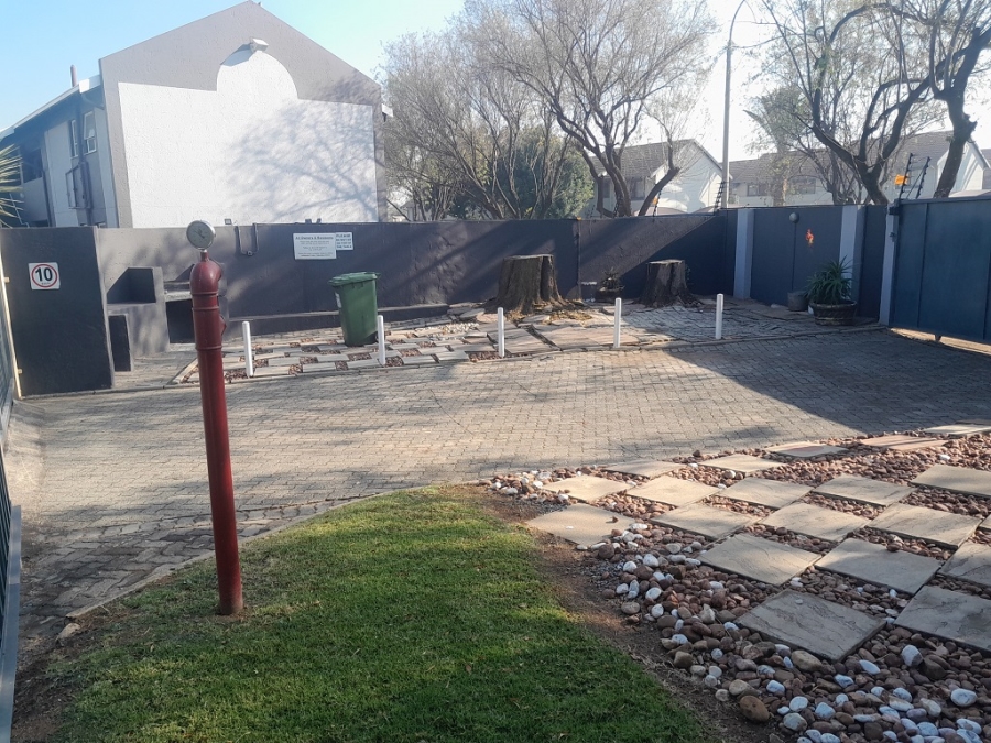 To Let 2 Bedroom Property for Rent in Verwoerdpark Gauteng