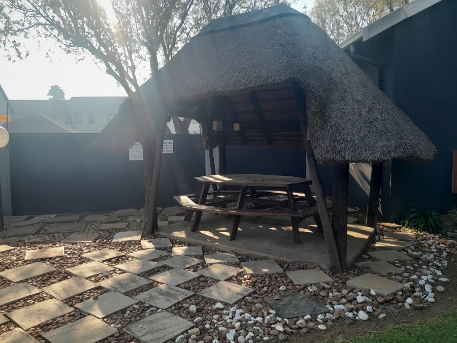 To Let 2 Bedroom Property for Rent in Verwoerdpark Gauteng