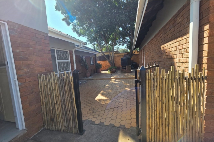 4 Bedroom Property for Sale in Wierda Park Gauteng