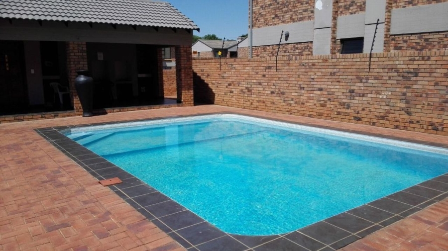 2 Bedroom Property for Sale in Ravenswood Gauteng