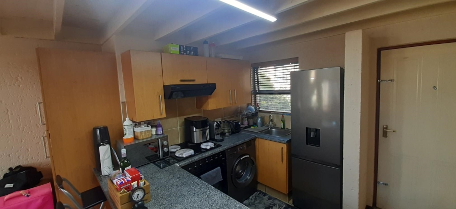 To Let 2 Bedroom Property for Rent in Lonehill Gauteng