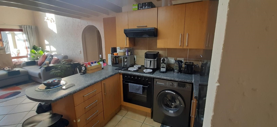 To Let 2 Bedroom Property for Rent in Lonehill Gauteng