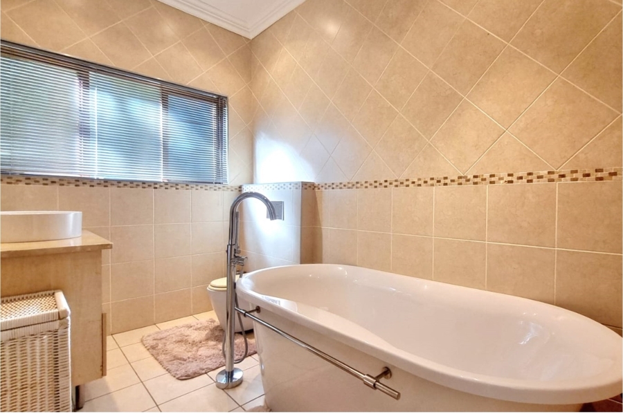 5 Bedroom Property for Sale in Roodeplaat Gauteng