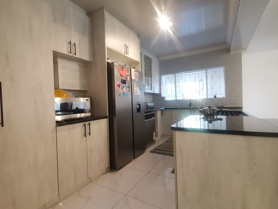 6 Bedroom Property for Sale in Mayfield Park Gauteng