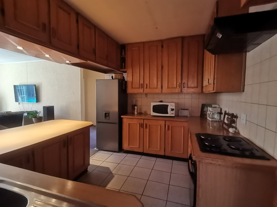 6 Bedroom Property for Sale in Mayfield Park Gauteng