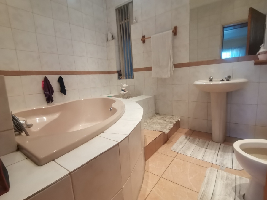 6 Bedroom Property for Sale in Mayfield Park Gauteng