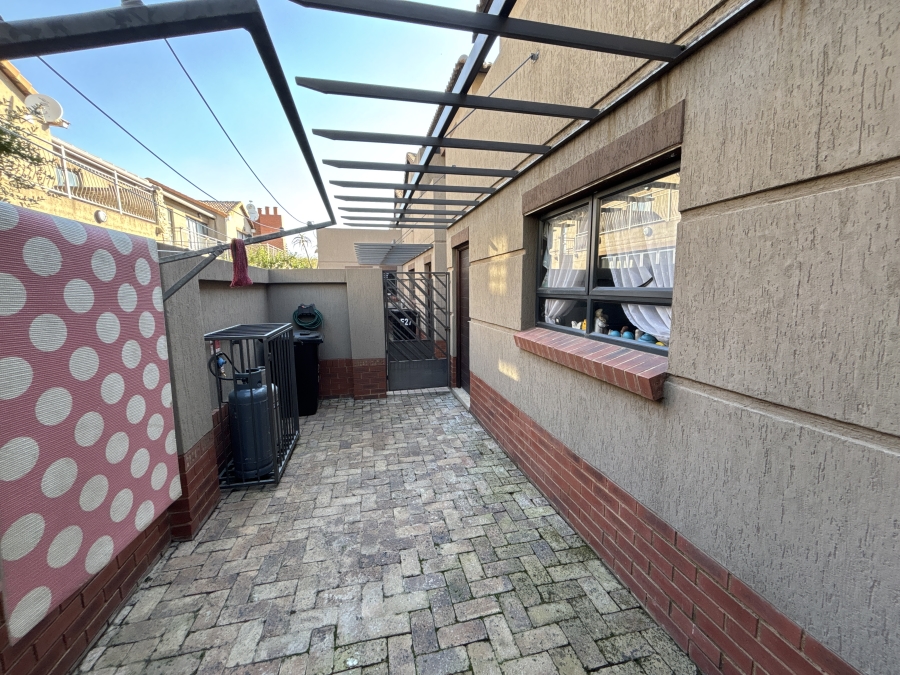 2 Bedroom Property for Sale in Ebotse Golf Estate Gauteng