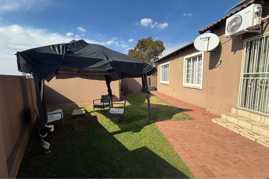 3 Bedroom Property for Sale in Thatchfield Estate Gauteng
