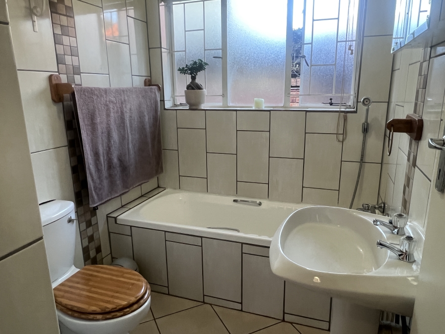 2 Bedroom Property for Sale in Faerie Glen Gauteng
