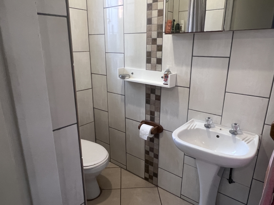 2 Bedroom Property for Sale in Faerie Glen Gauteng