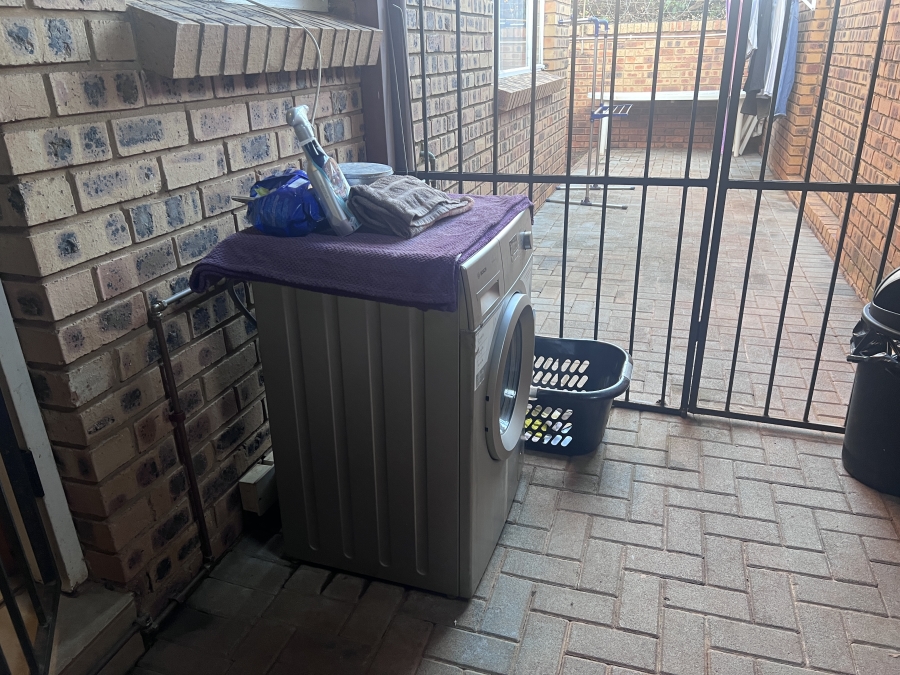 2 Bedroom Property for Sale in Faerie Glen Gauteng